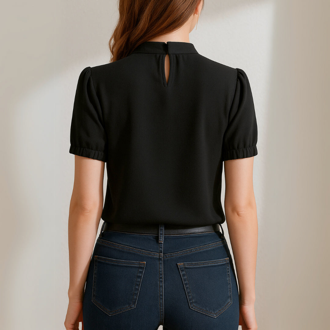 Inge™ | Blusa plisada negra con mangas con aberturas