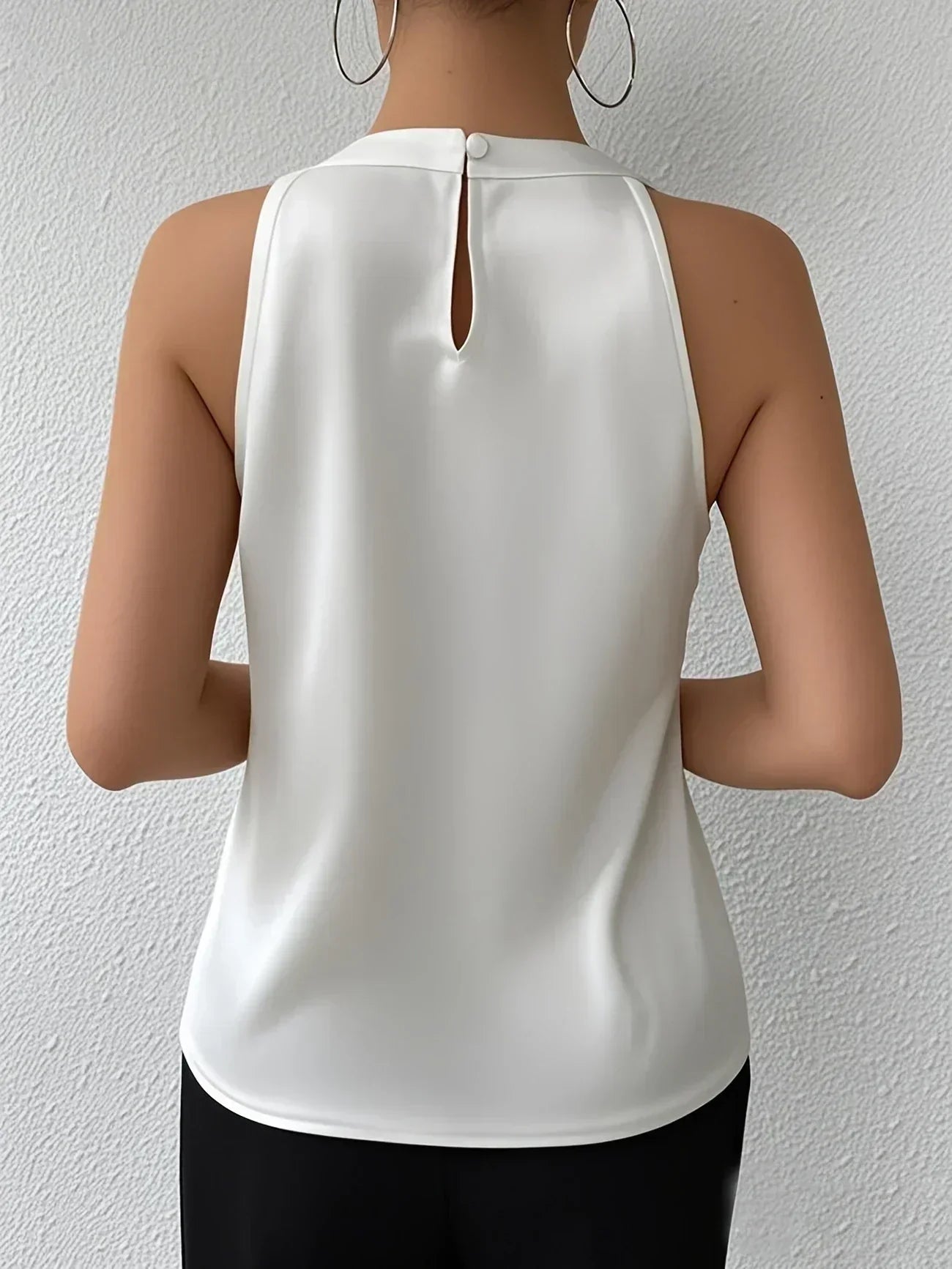 Miranda™ | Elegante blusa de satén con hombros al aire